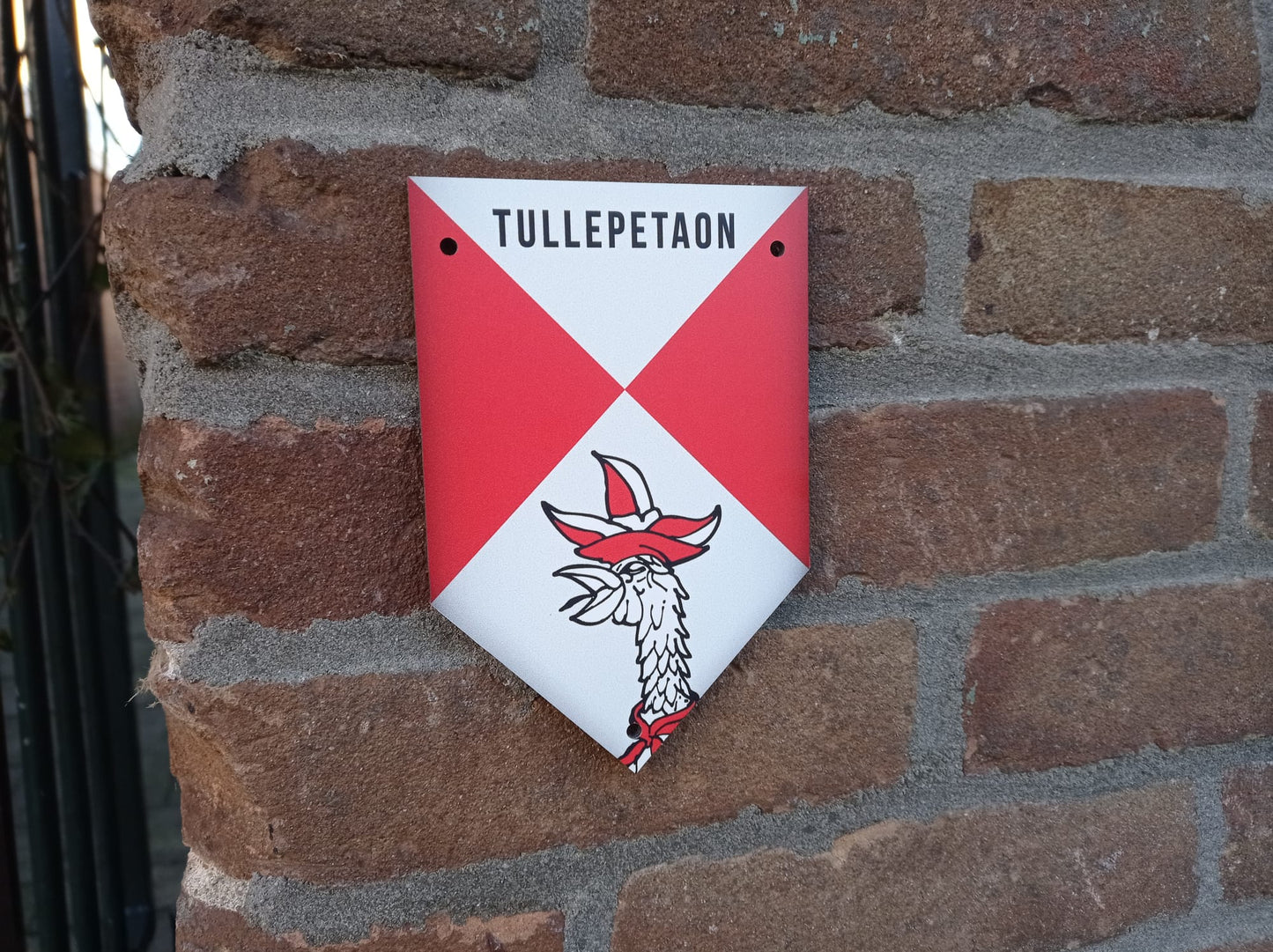 Tullepetaonestad muurschildje